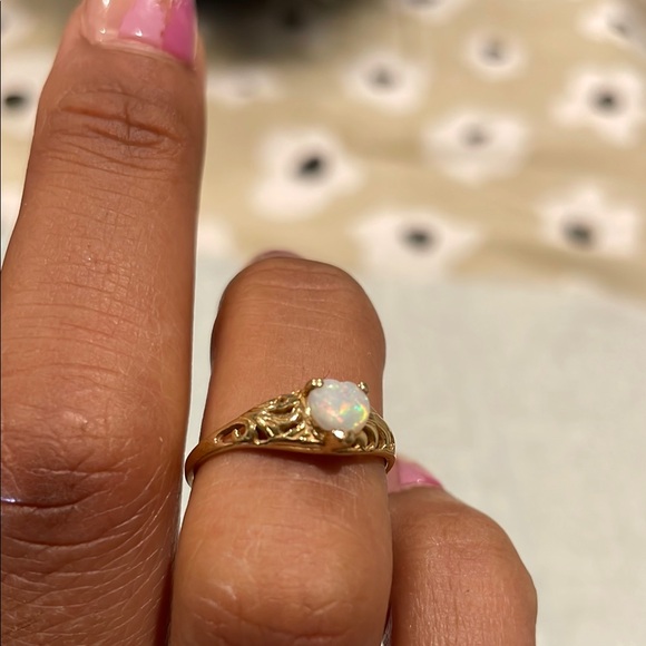 10k Solid Yellow Gold Opal Heart Ring - Picture 3 of 7